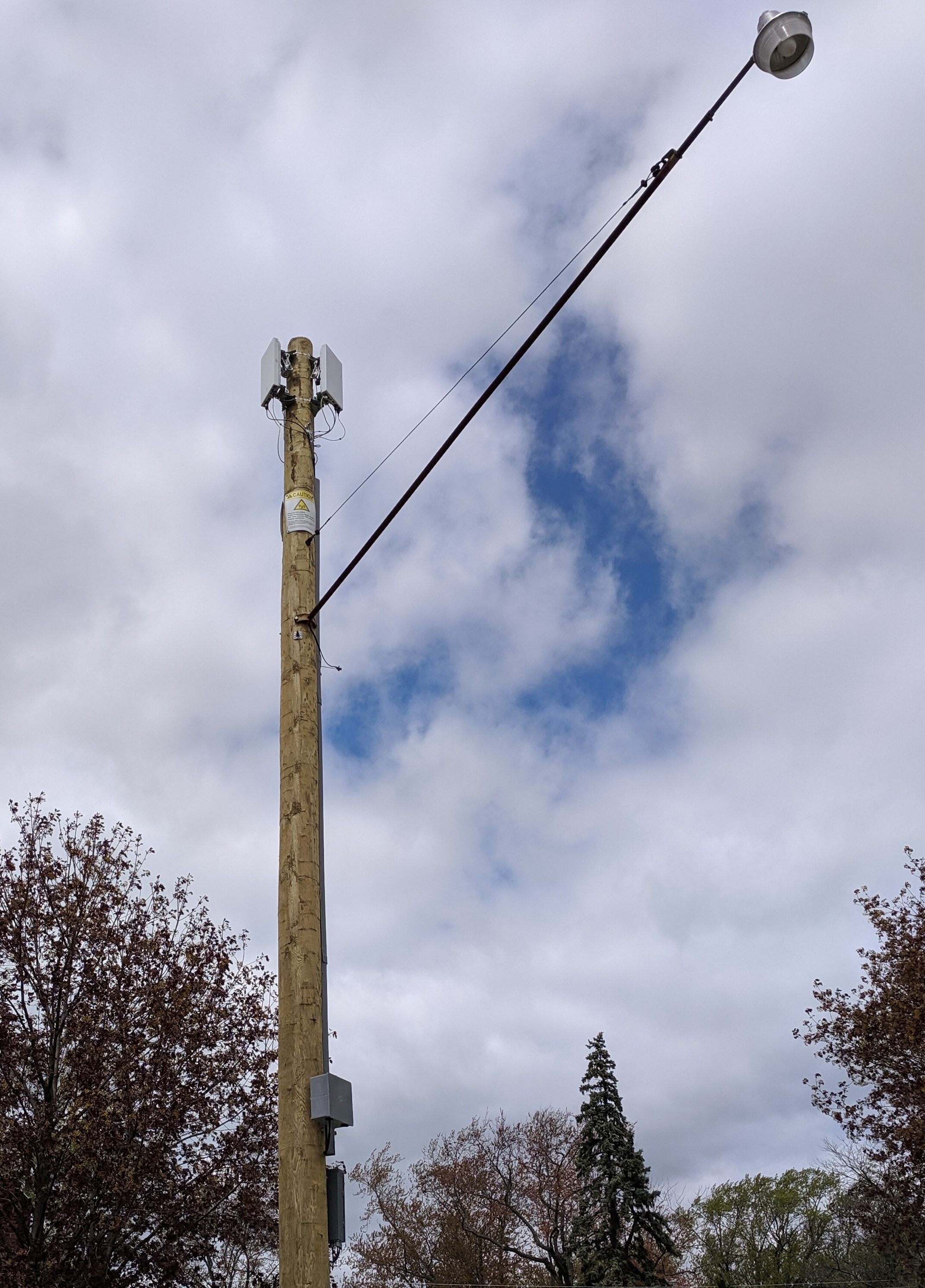 5g light pole